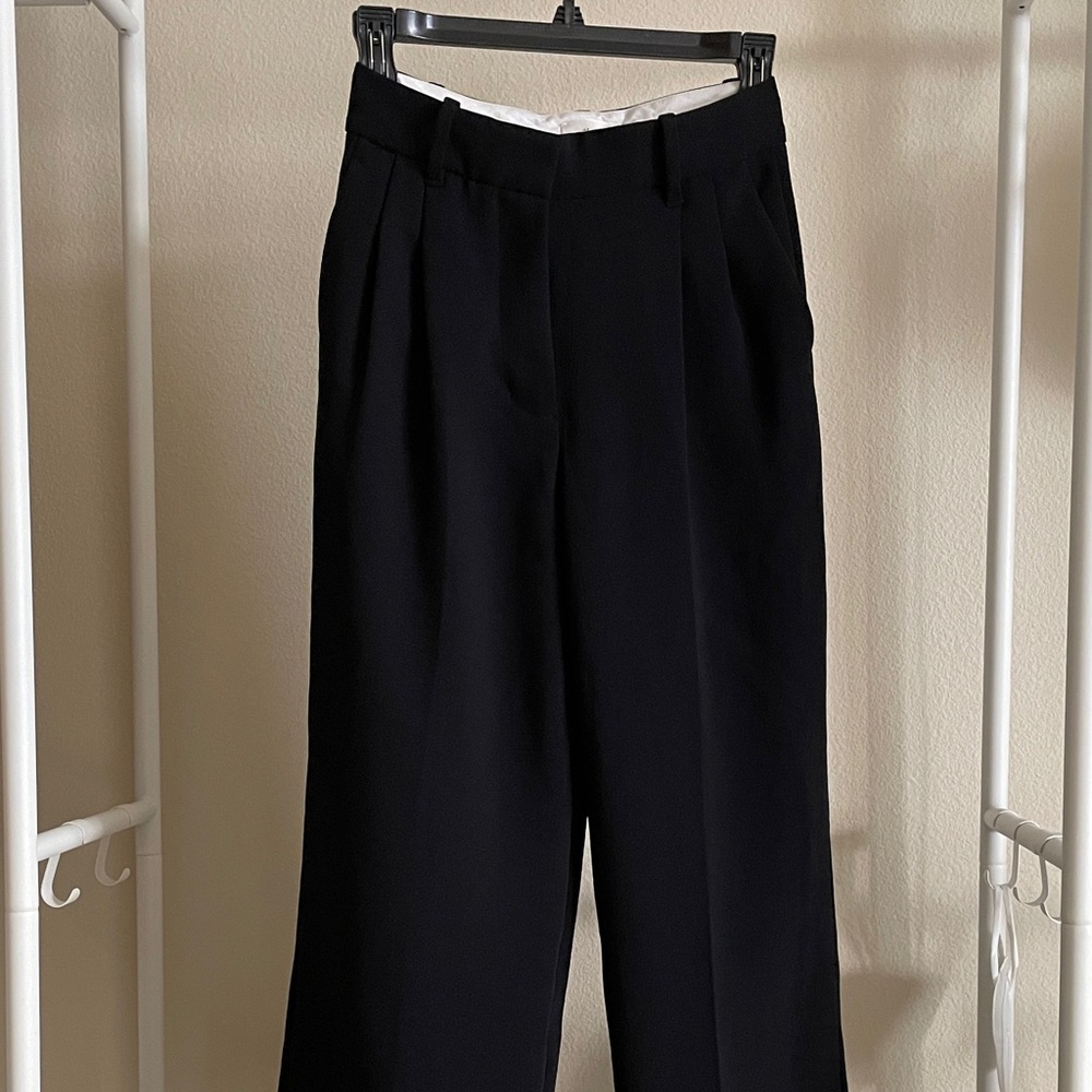 Aritzia Wilfred effortless pant black in size 2